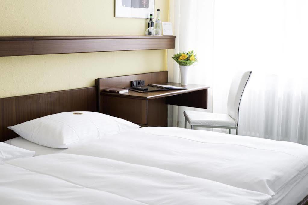 Hotel Am Kupferhammer Тюбинген Экстерьер фото